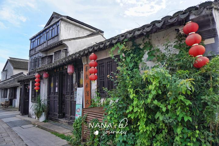 “关爱留守儿童、图书进校园暨教师健康检测服务”活动走进郯城县